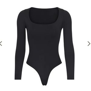 SKIMS NWT - ESSENTIAL LONG SLEEVE SCOOP NECK BODYSUIT ONYX LARGE / XL